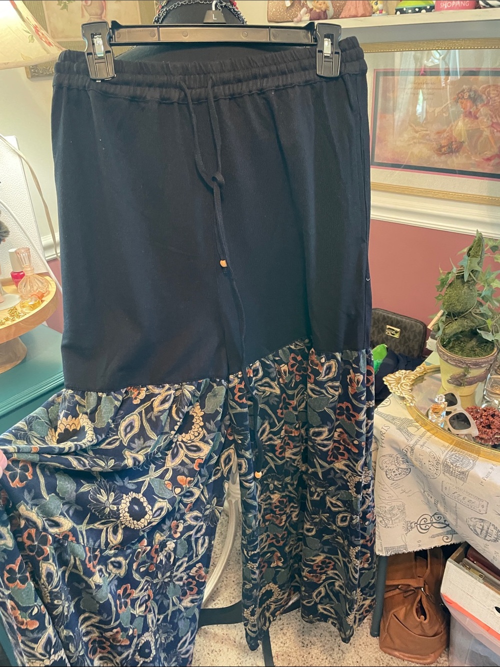 Women's Black and Floral Tiered Wide Leg Balloon Pants Young Threads